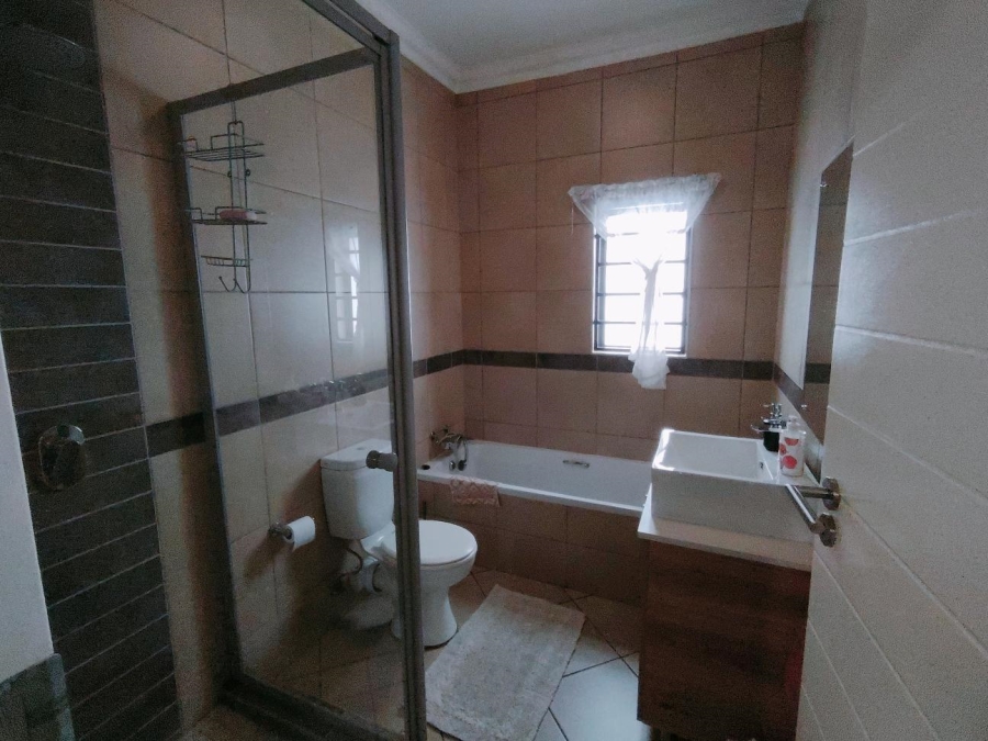 3 Bedroom Property for Sale in Monavoni Gauteng