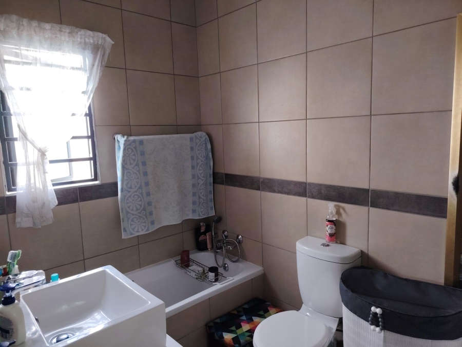 3 Bedroom Property for Sale in Monavoni Gauteng