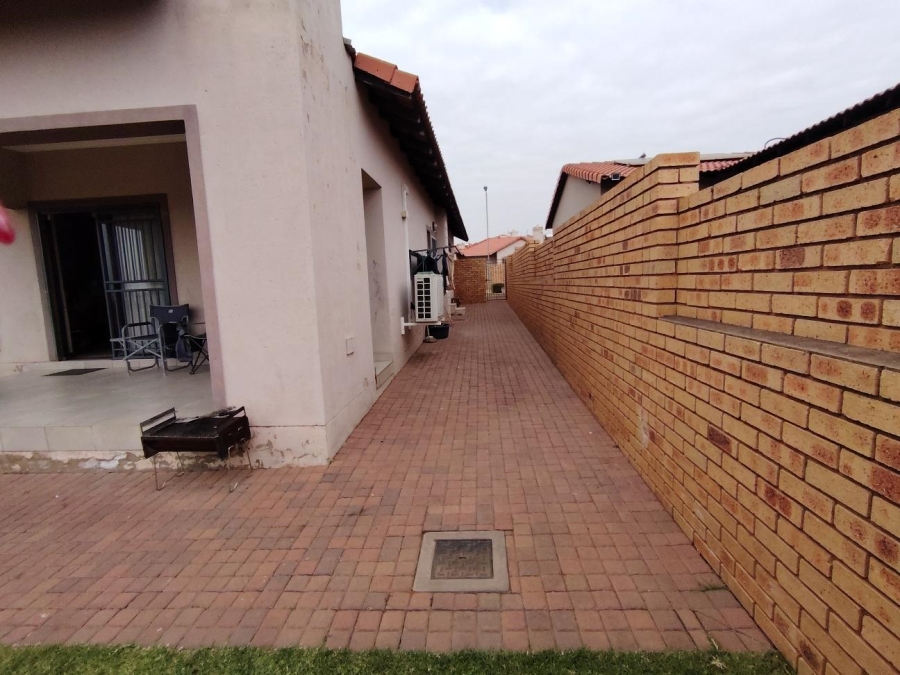 3 Bedroom Property for Sale in Monavoni Gauteng