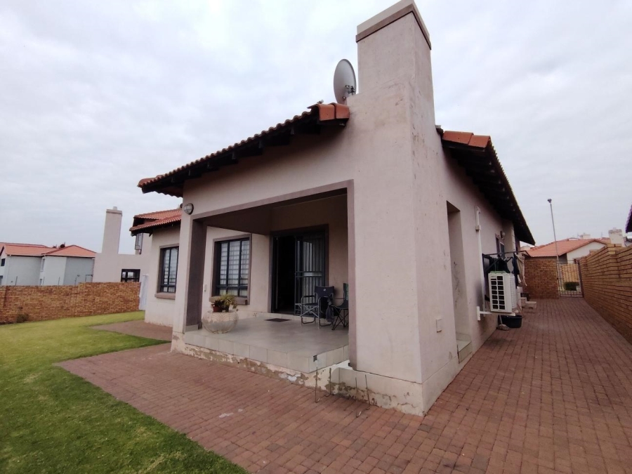 3 Bedroom Property for Sale in Monavoni Gauteng