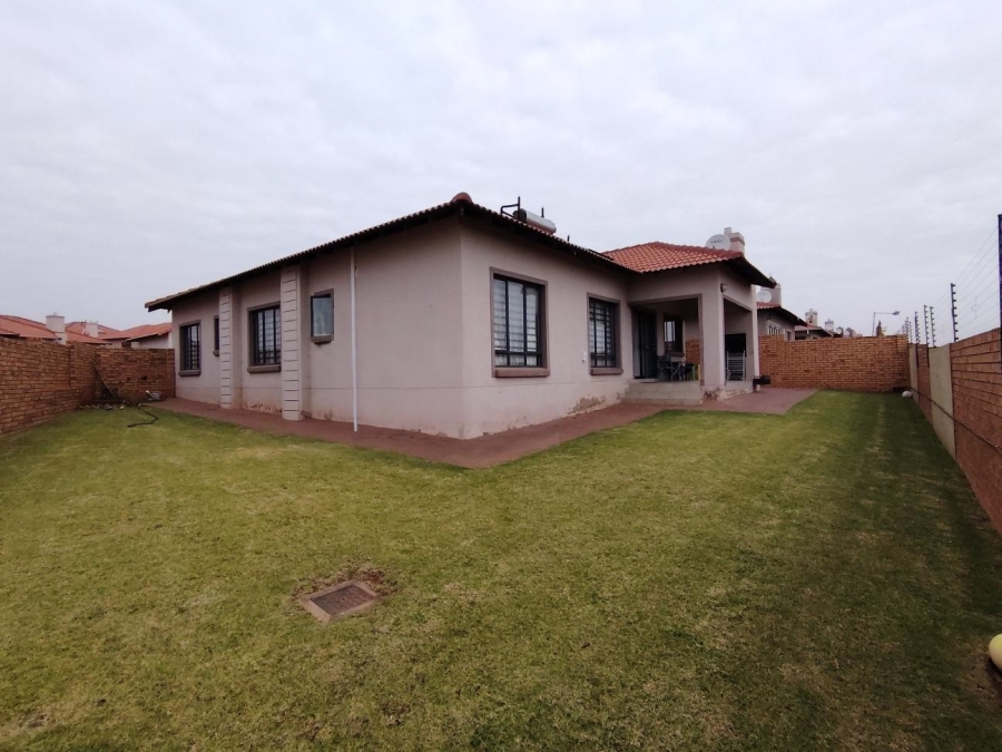 3 Bedroom Property for Sale in Monavoni Gauteng