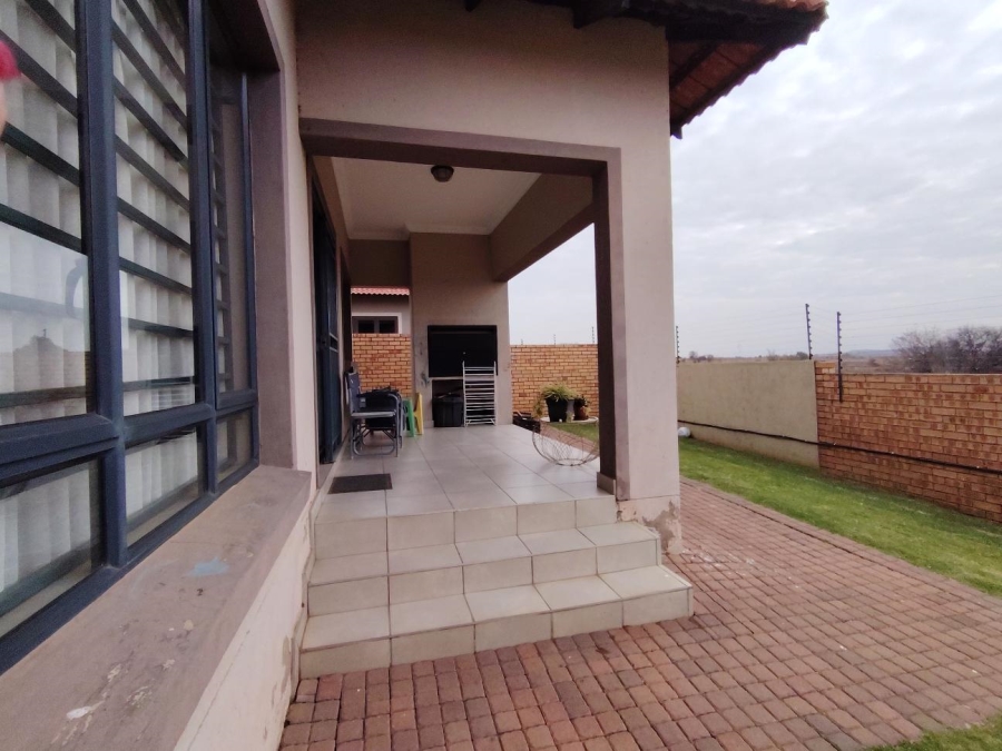 3 Bedroom Property for Sale in Monavoni Gauteng