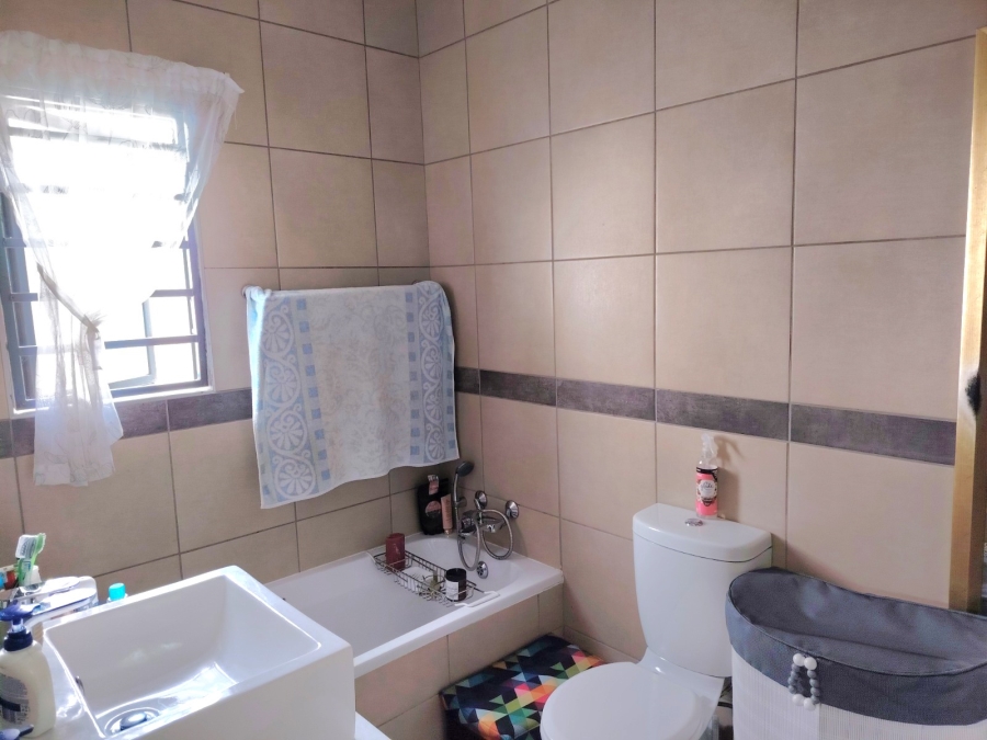 3 Bedroom Property for Sale in Monavoni Gauteng