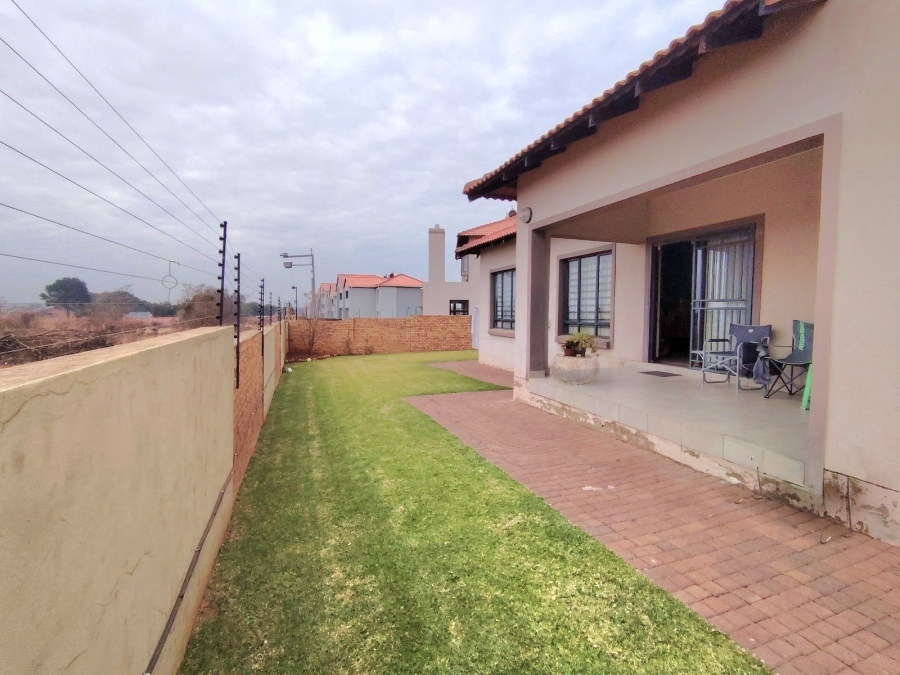 3 Bedroom Property for Sale in Monavoni Gauteng