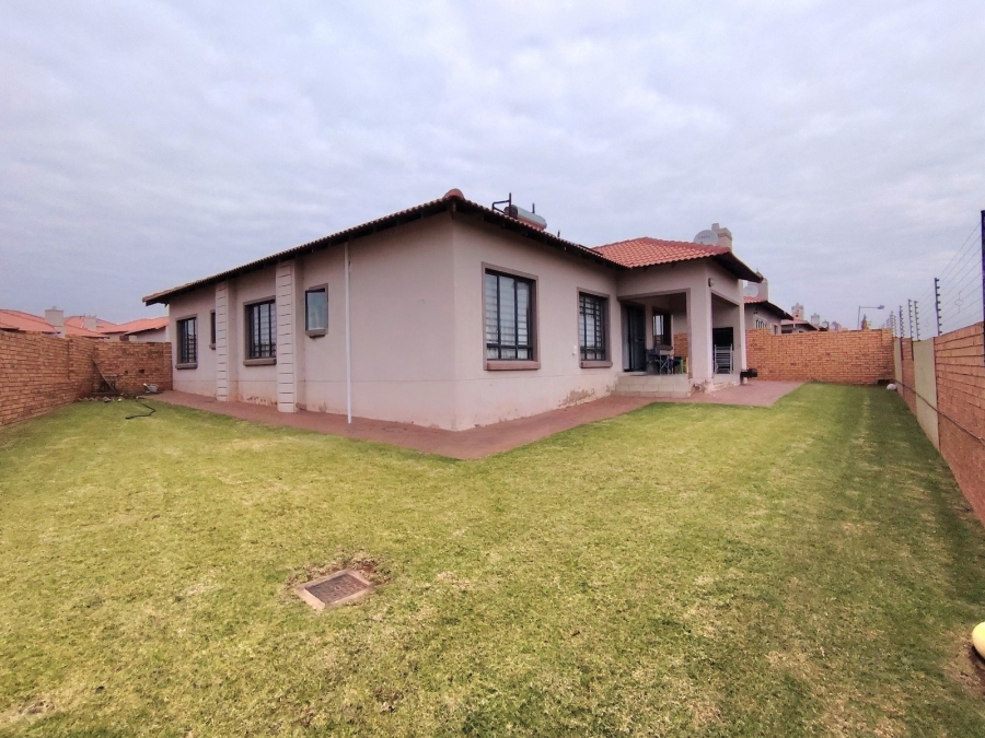 3 Bedroom Property for Sale in Monavoni Gauteng