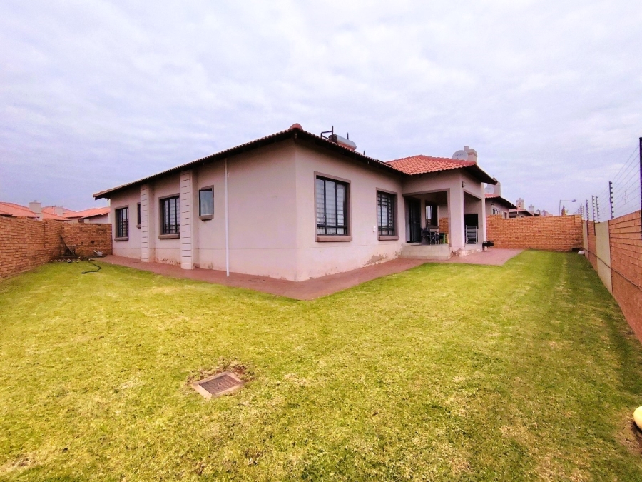 3 Bedroom Property for Sale in Monavoni Gauteng