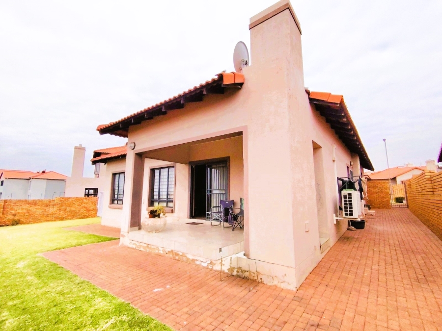 3 Bedroom Property for Sale in Monavoni Gauteng