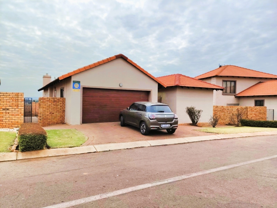 3 Bedroom Property for Sale in Monavoni Gauteng