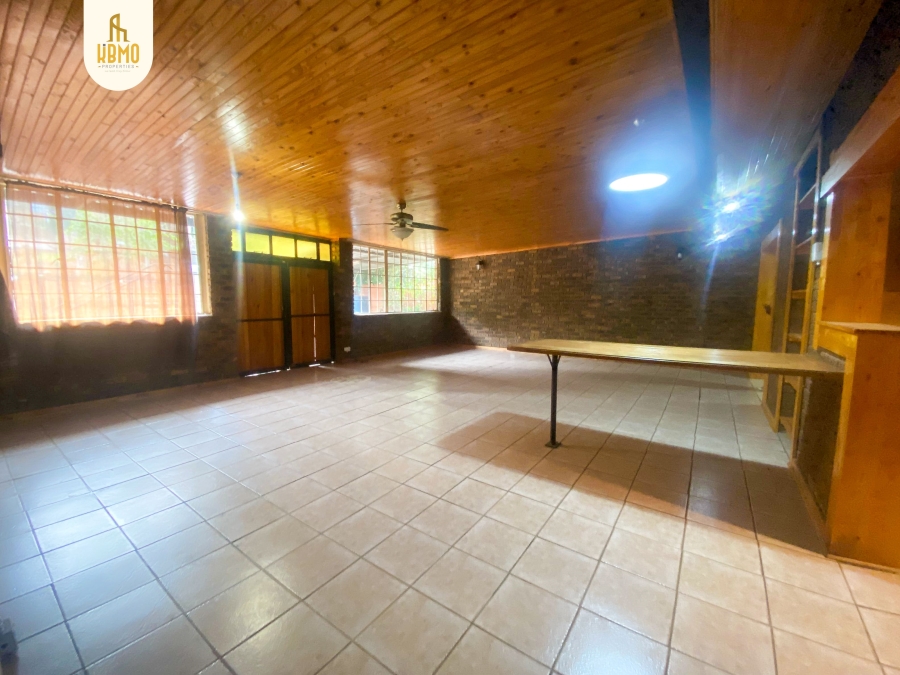 4 Bedroom Property for Sale in Mountain View Gauteng