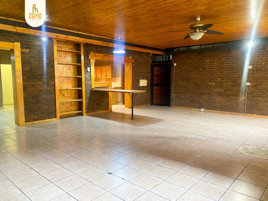 4 Bedroom Property for Sale in Mountain View Gauteng