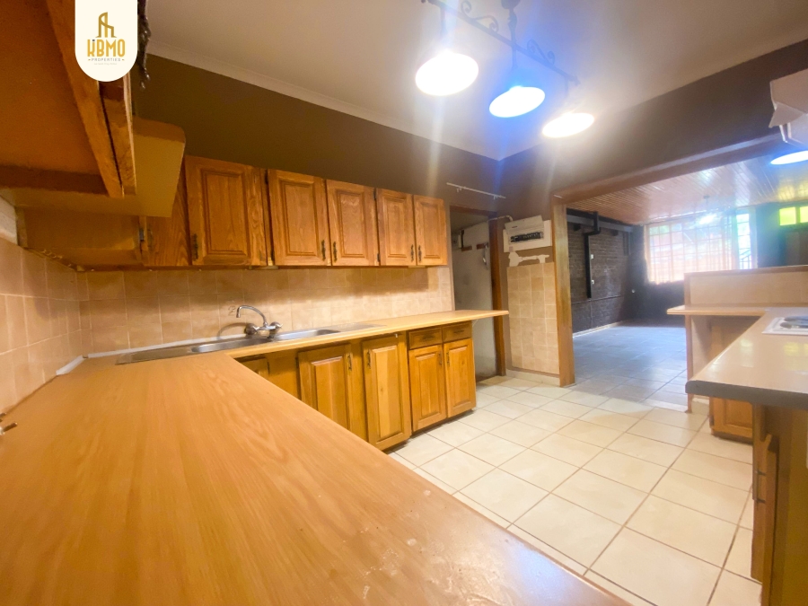 4 Bedroom Property for Sale in Mountain View Gauteng