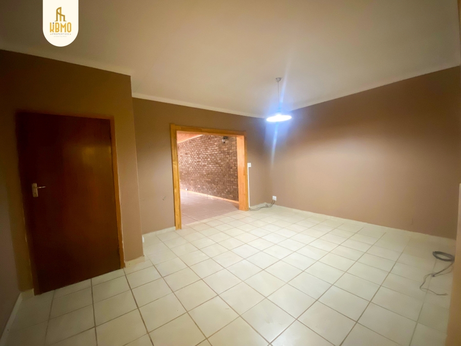 4 Bedroom Property for Sale in Mountain View Gauteng
