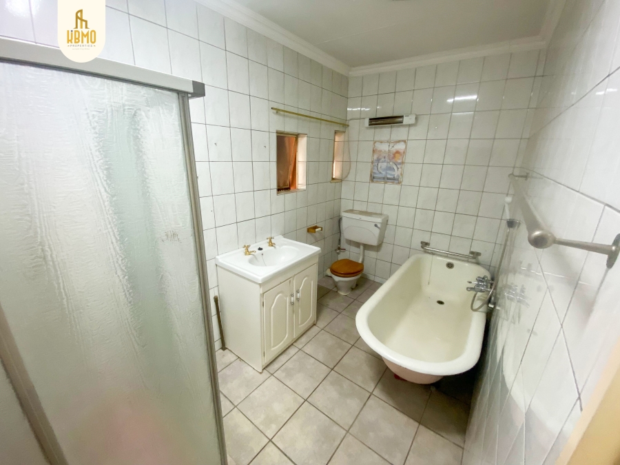 4 Bedroom Property for Sale in Mountain View Gauteng
