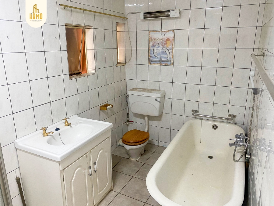 4 Bedroom Property for Sale in Mountain View Gauteng