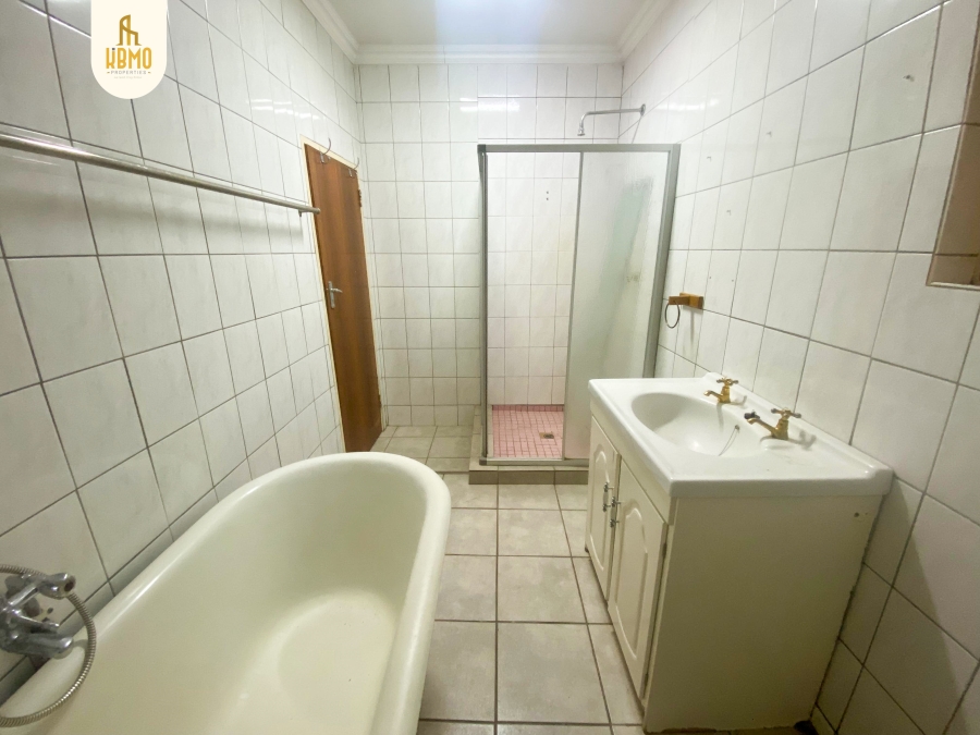 4 Bedroom Property for Sale in Mountain View Gauteng