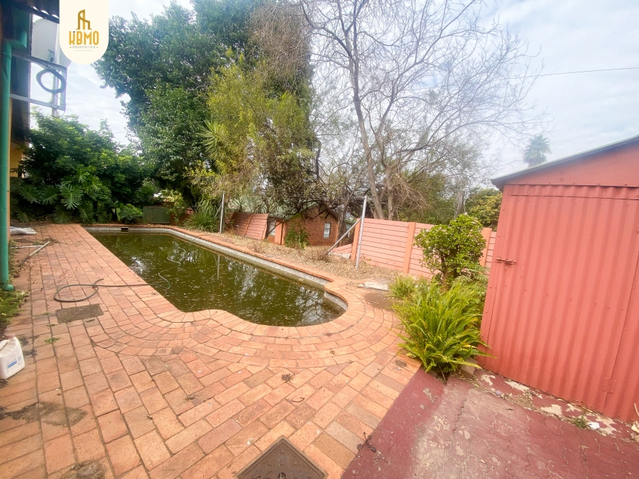 4 Bedroom Property for Sale in Mountain View Gauteng