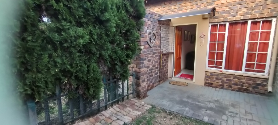 2 Bedroom Property for Sale in Allens Nek Gauteng