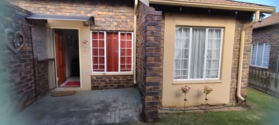2 Bedroom Property for Sale in Allens Nek Gauteng