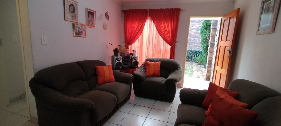 2 Bedroom Property for Sale in Allens Nek Gauteng