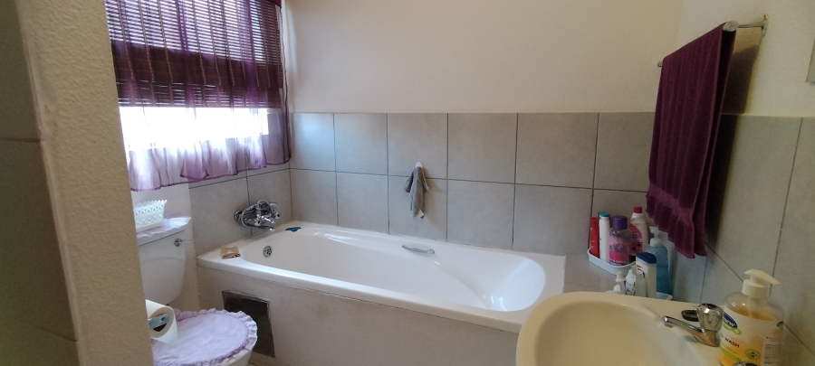 2 Bedroom Property for Sale in Allens Nek Gauteng