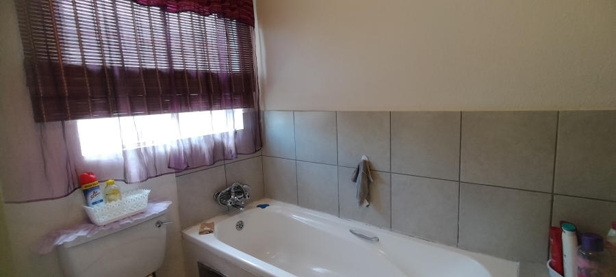 2 Bedroom Property for Sale in Allens Nek Gauteng
