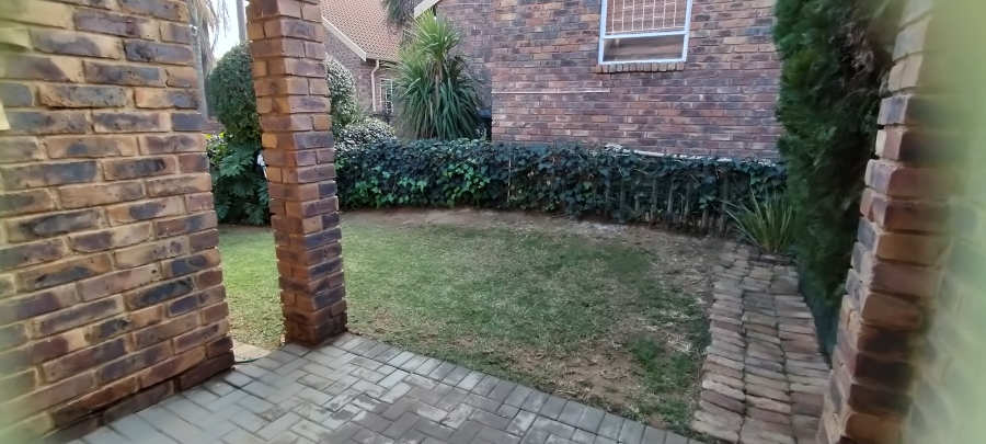2 Bedroom Property for Sale in Allens Nek Gauteng