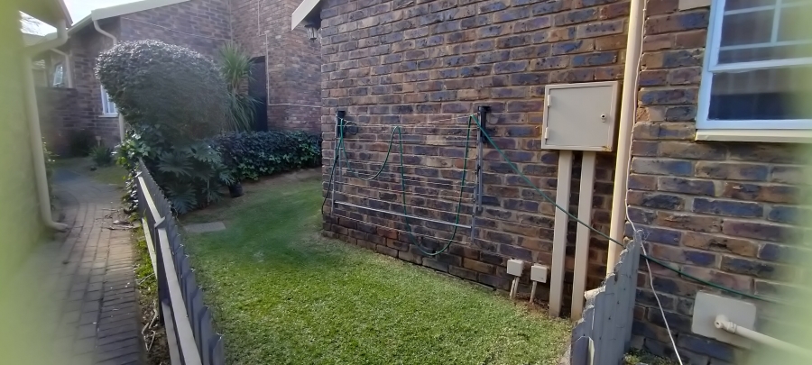 2 Bedroom Property for Sale in Allens Nek Gauteng