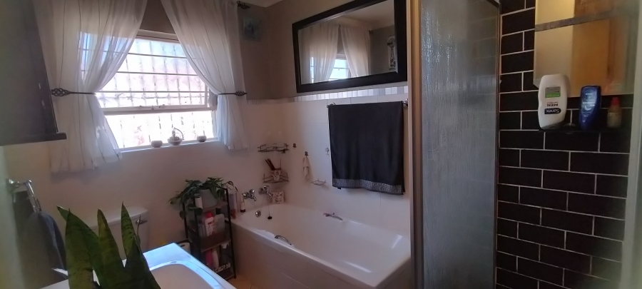 4 Bedroom Property for Sale in Rangeview Gauteng
