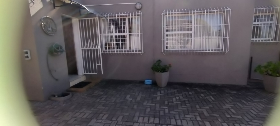 4 Bedroom Property for Sale in Rangeview Gauteng