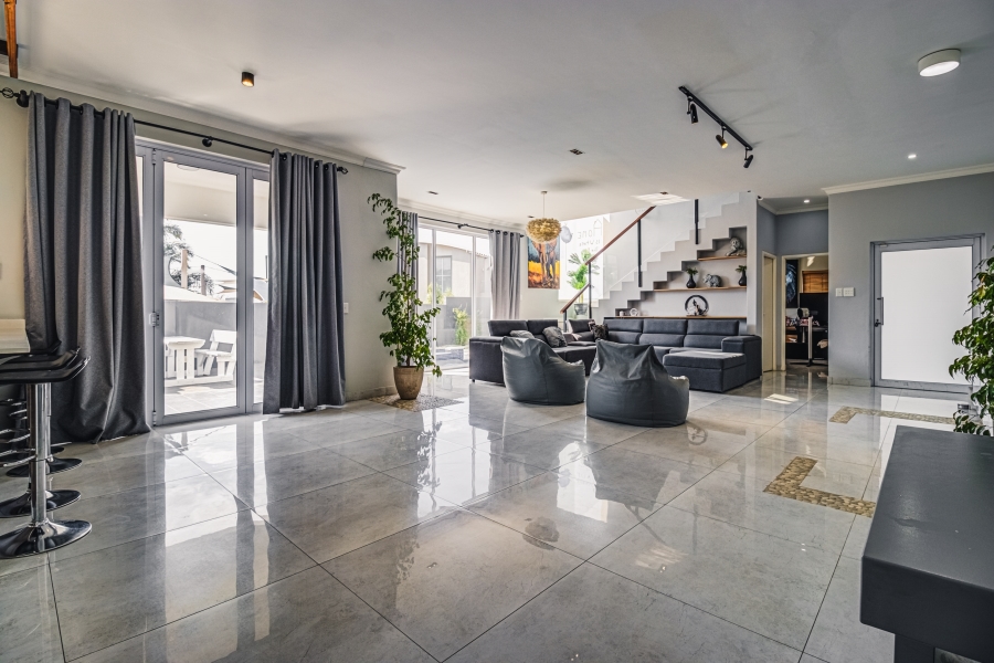 5 Bedroom Property for Sale in Thorn Valley Estate Gauteng