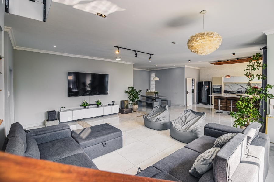 5 Bedroom Property for Sale in Thorn Valley Estate Gauteng