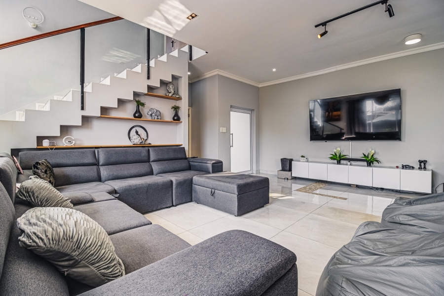 5 Bedroom Property for Sale in Thorn Valley Estate Gauteng