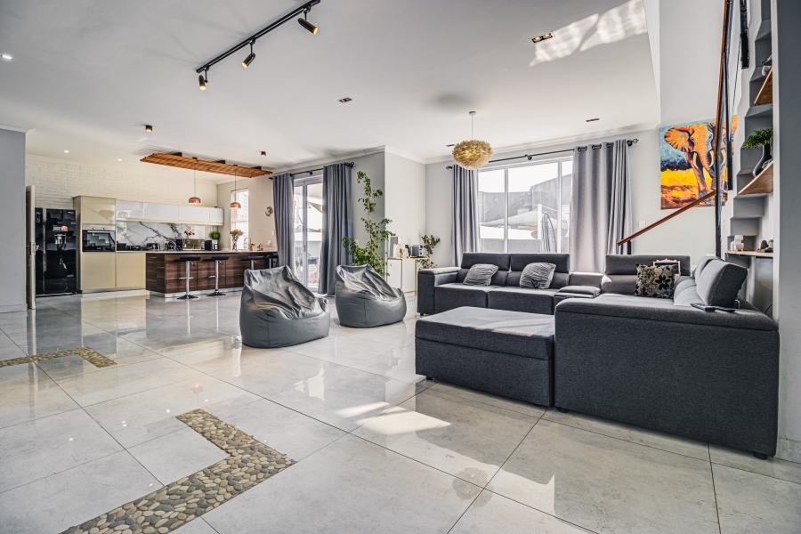 5 Bedroom Property for Sale in Thorn Valley Estate Gauteng