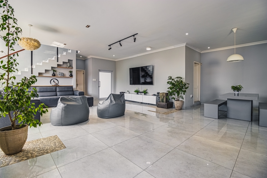5 Bedroom Property for Sale in Thorn Valley Estate Gauteng