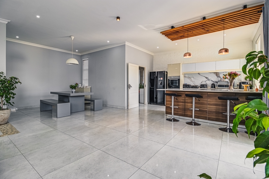 5 Bedroom Property for Sale in Thorn Valley Estate Gauteng