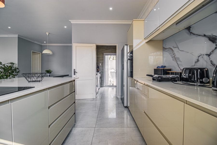 5 Bedroom Property for Sale in Thorn Valley Estate Gauteng