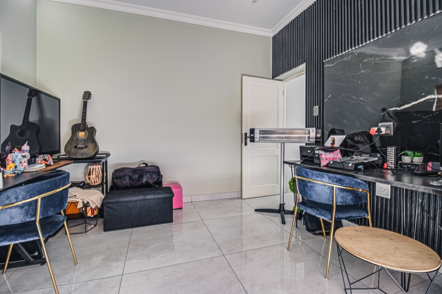 5 Bedroom Property for Sale in Thorn Valley Estate Gauteng