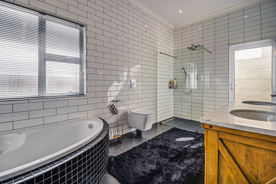 5 Bedroom Property for Sale in Thorn Valley Estate Gauteng
