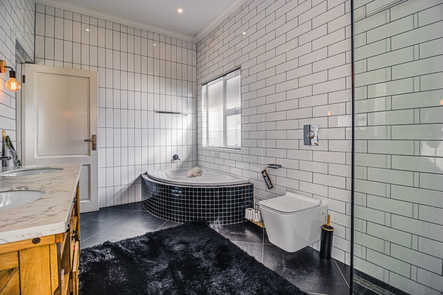 5 Bedroom Property for Sale in Thorn Valley Estate Gauteng