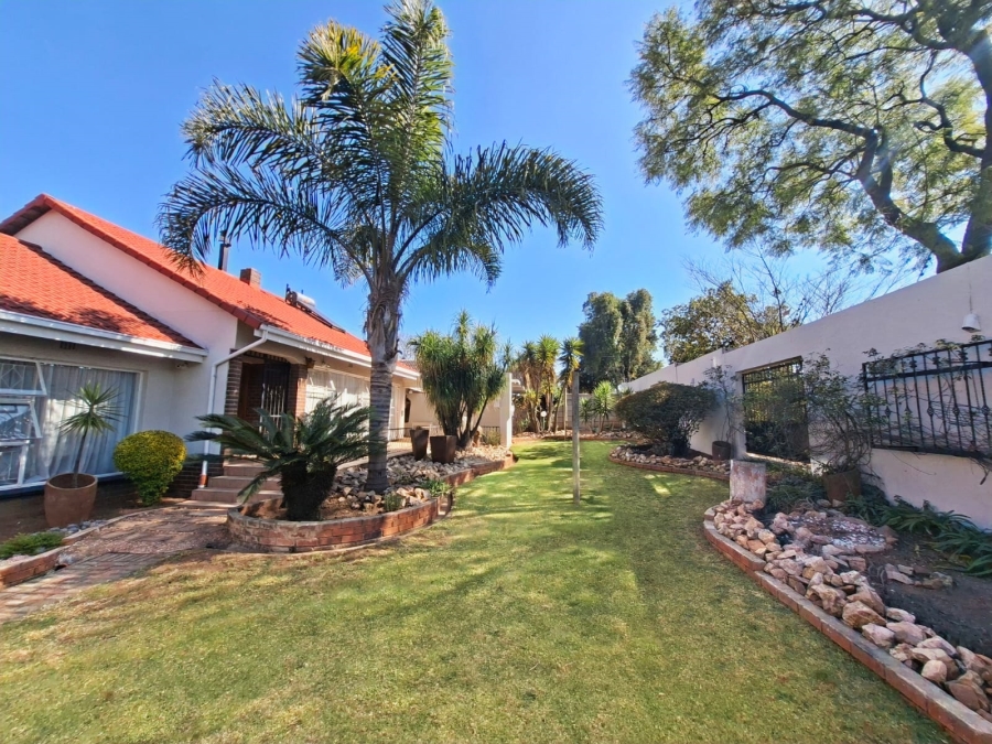4 Bedroom Property for Sale in Constantia Kloof Gauteng