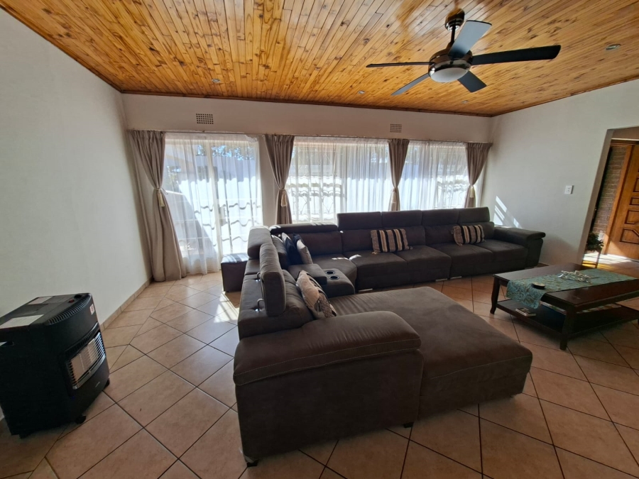 4 Bedroom Property for Sale in Constantia Kloof Gauteng