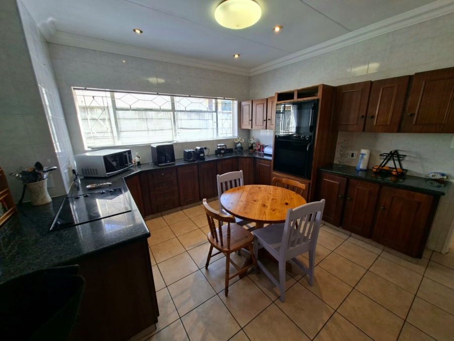 4 Bedroom Property for Sale in Constantia Kloof Gauteng