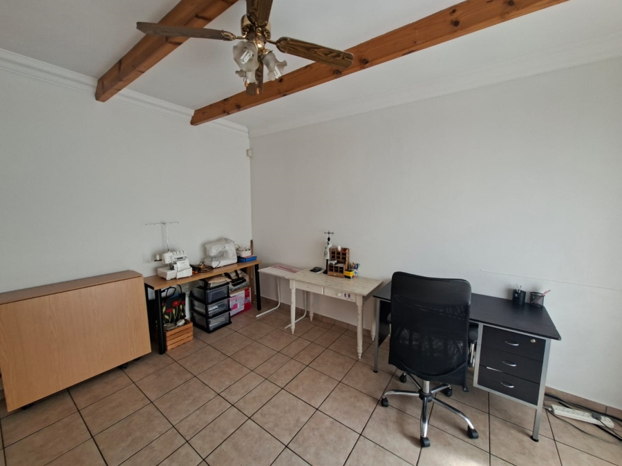 4 Bedroom Property for Sale in Constantia Kloof Gauteng