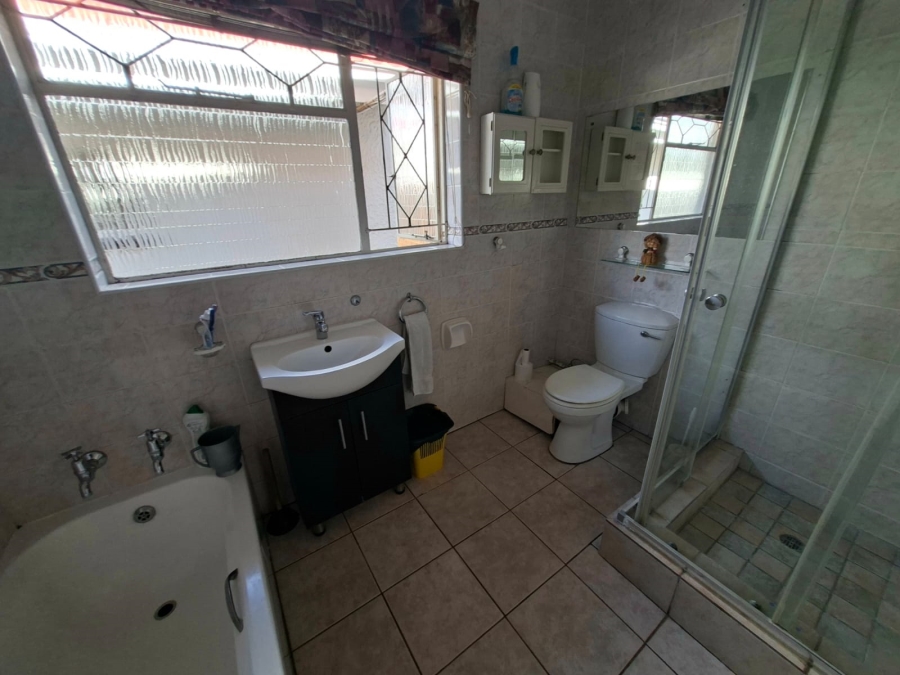 4 Bedroom Property for Sale in Constantia Kloof Gauteng