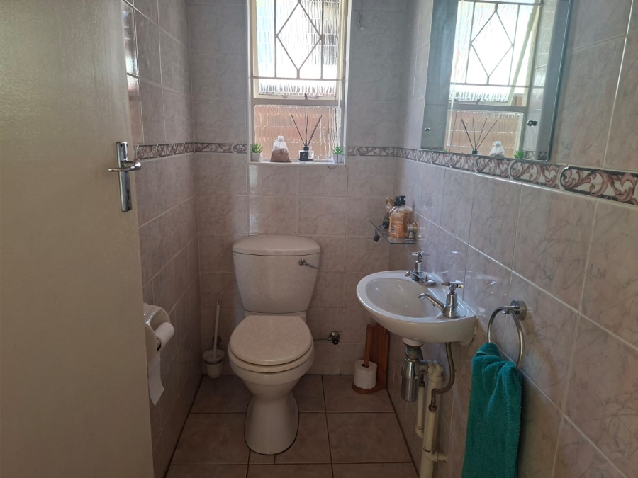 4 Bedroom Property for Sale in Constantia Kloof Gauteng