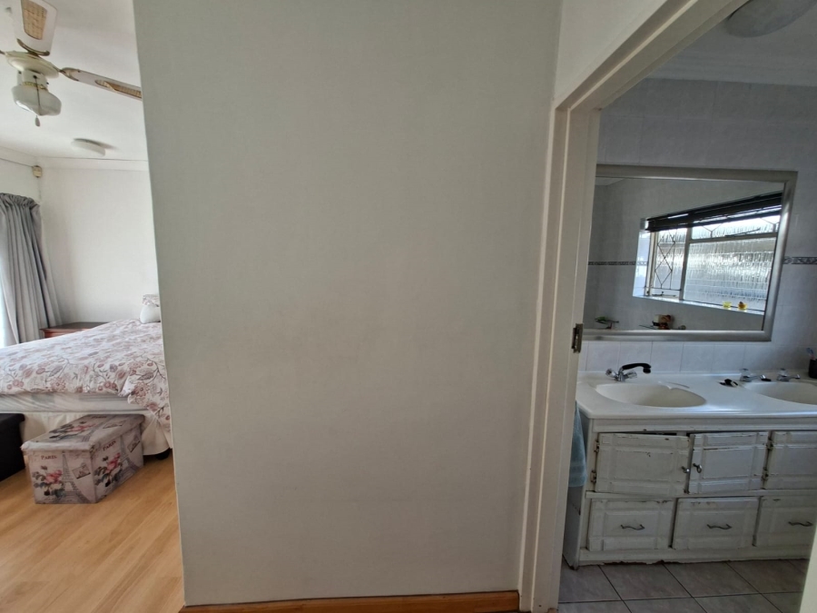 4 Bedroom Property for Sale in Constantia Kloof Gauteng