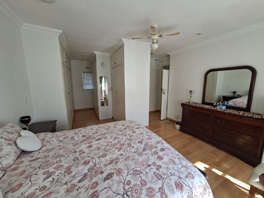 4 Bedroom Property for Sale in Constantia Kloof Gauteng