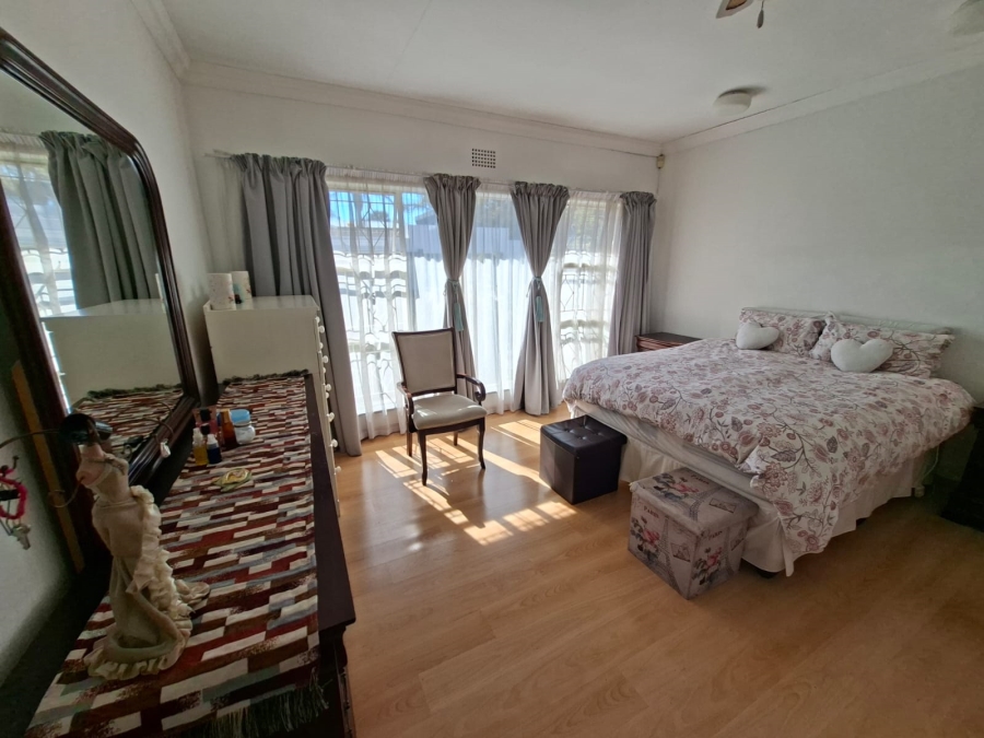 4 Bedroom Property for Sale in Constantia Kloof Gauteng