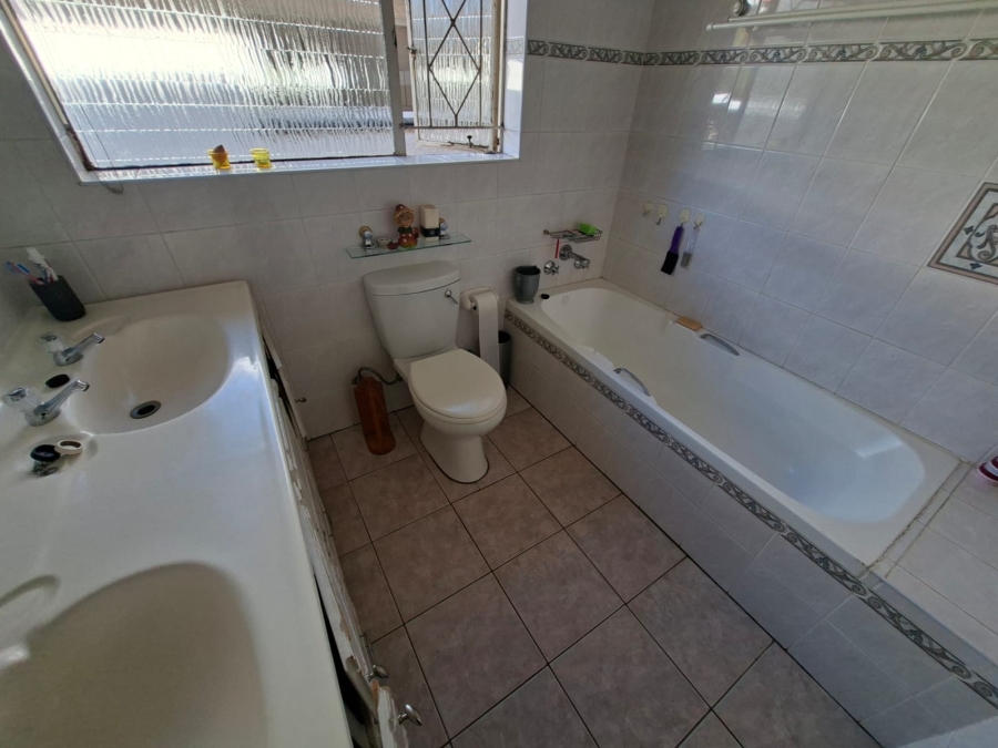 4 Bedroom Property for Sale in Constantia Kloof Gauteng