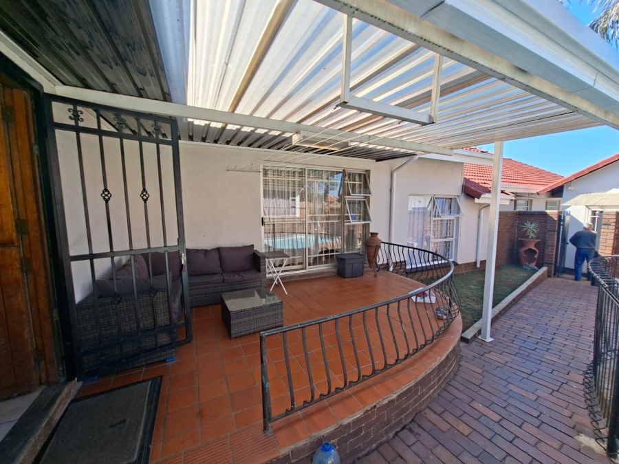 4 Bedroom Property for Sale in Constantia Kloof Gauteng